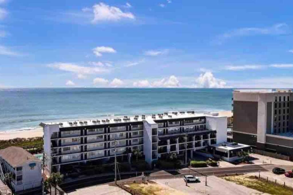 Апартаменты Oceanfront * Pool * Elevator * Boardwalk Каролина-бич Экстерьер фото