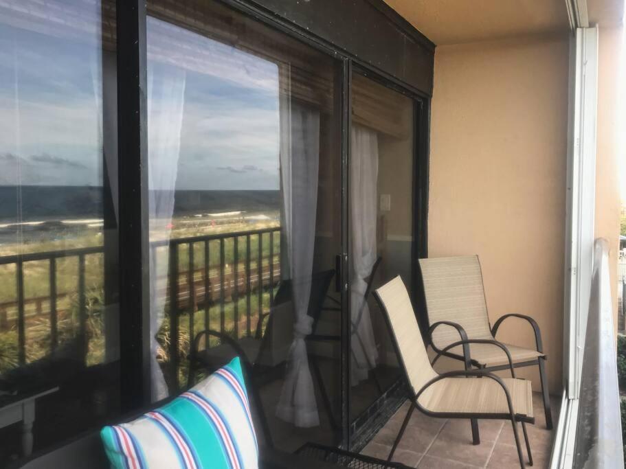 Апартаменты Oceanfront * Pool * Elevator * Boardwalk Каролина-бич Экстерьер фото