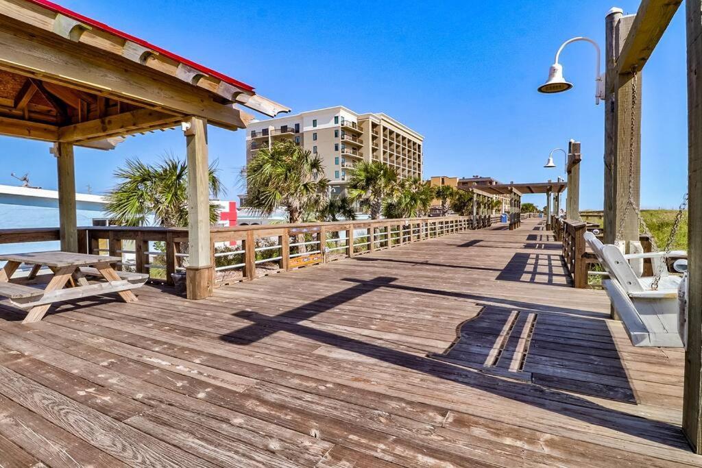Апартаменты Oceanfront * Pool * Elevator * Boardwalk Каролина-бич Экстерьер фото