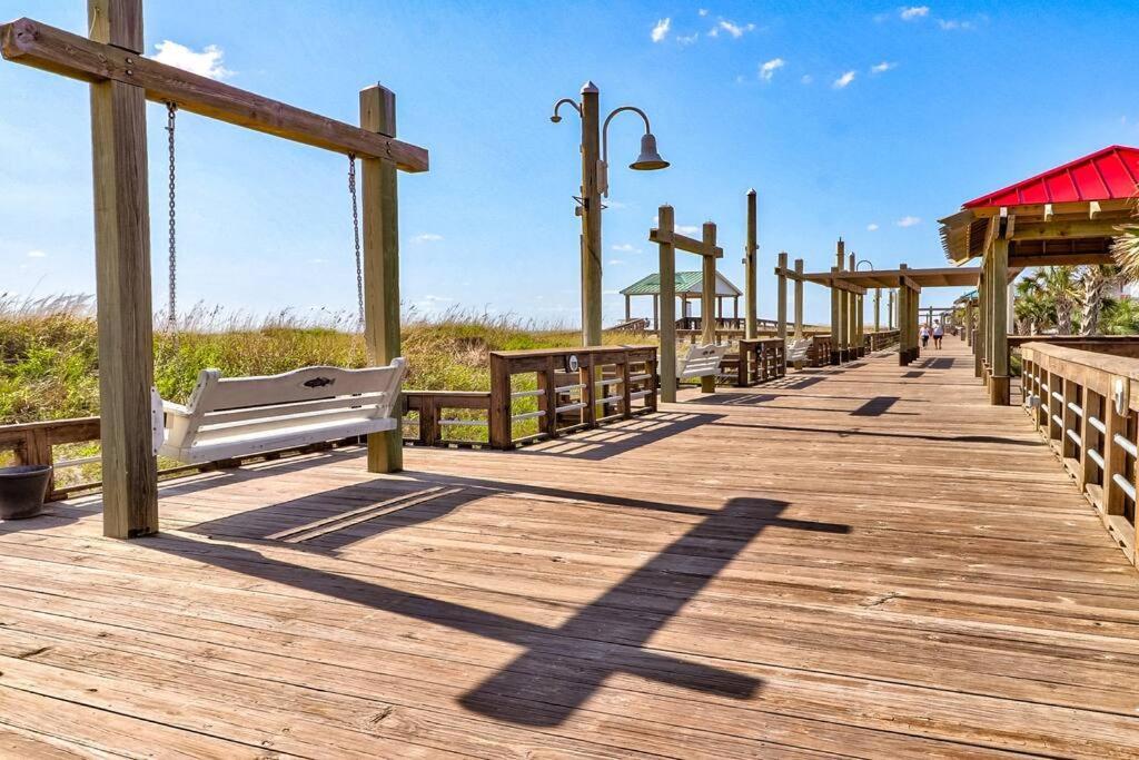 Апартаменты Oceanfront * Pool * Elevator * Boardwalk Каролина-бич Экстерьер фото